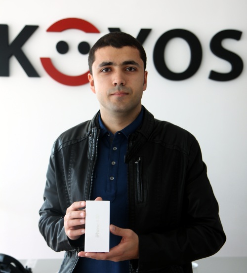 Primul cumparator de iPhone 4S in Romania de la KOYOS.ro