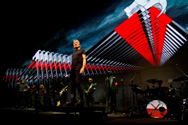 Roger Waters vine in Romania in 2013