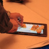 Cum se taie paine pe o tableta Transformer la ASUS Social Media Meet